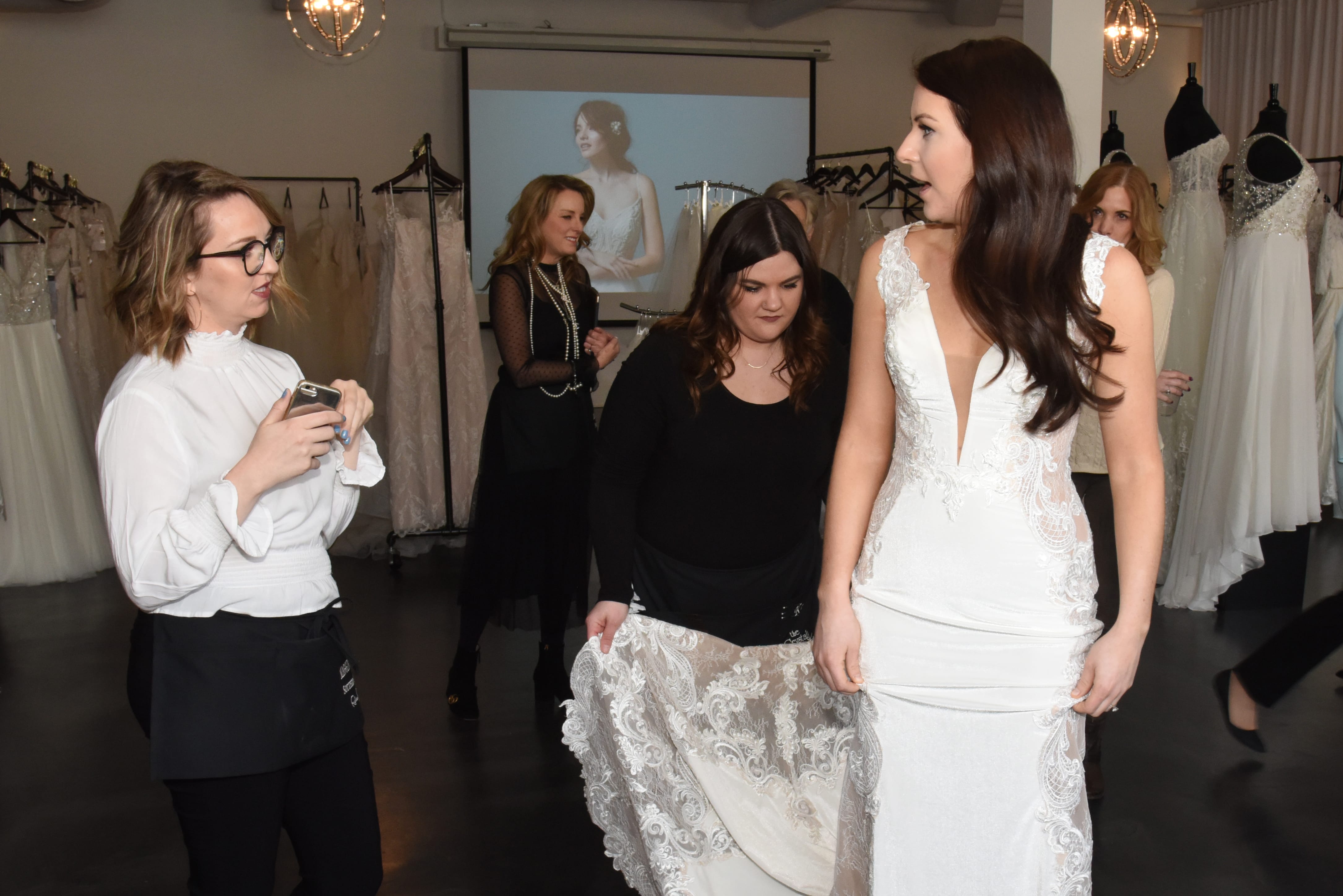 Maid of Honor Etiquette for Wedding Dress Shopping