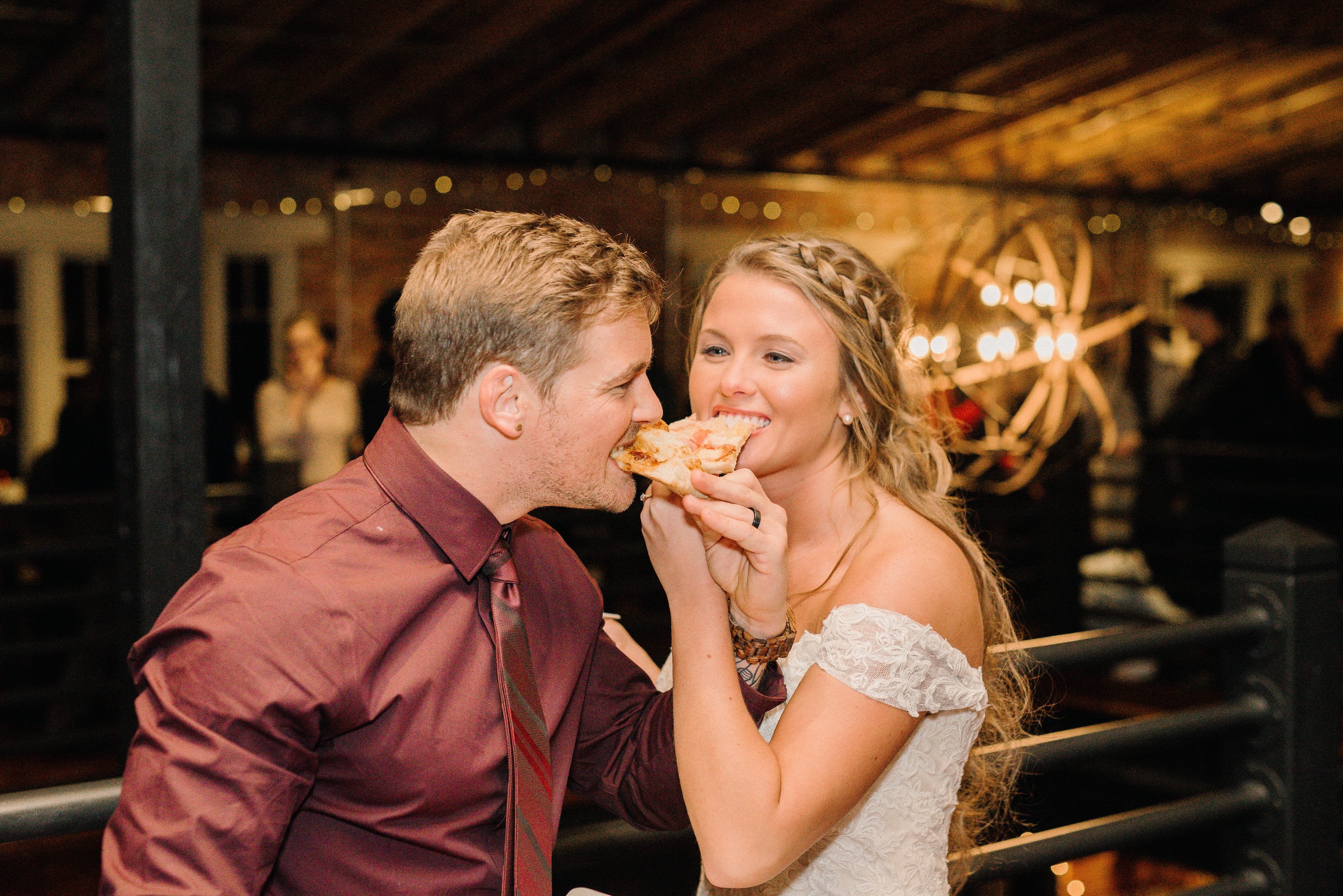 12 Tips from a #RealBride Expert: How to Afford Both Your Dream Wedding AND Honeymoon