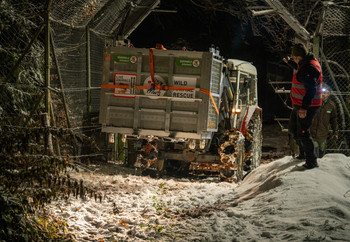 Transport vehicle in snow